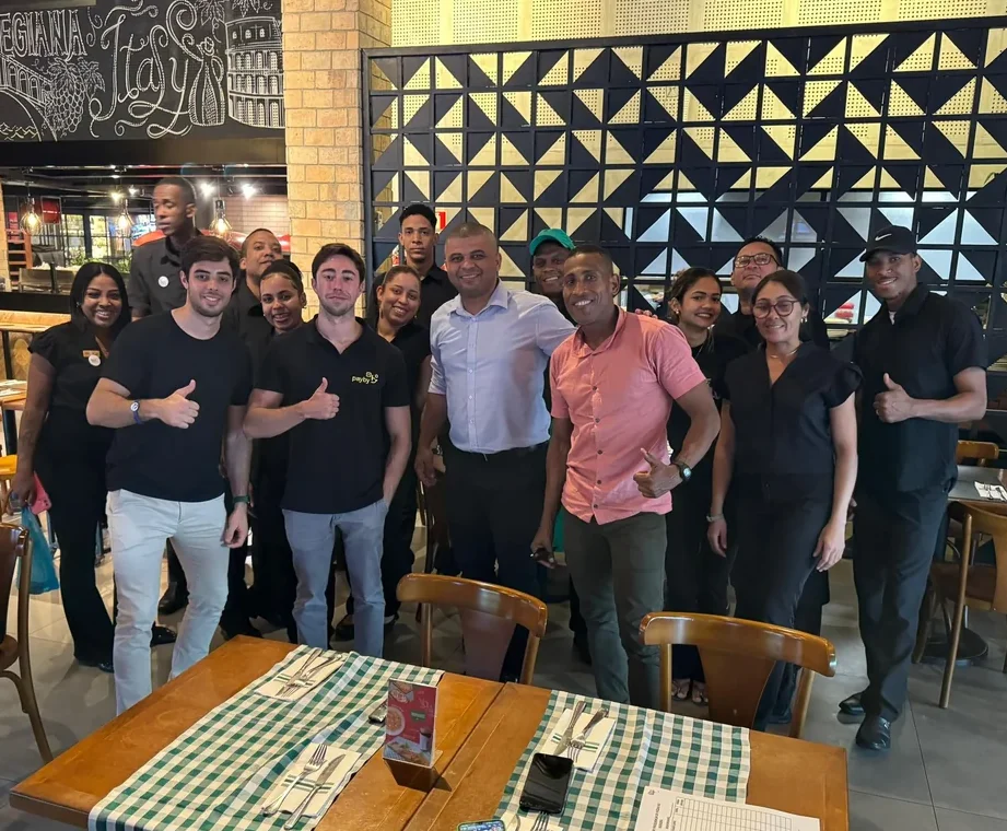 Equipe Payby em visita a um restaurante parceiro